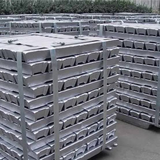 Gruplanmış ve bantlanmış metal hammadde külçeleri